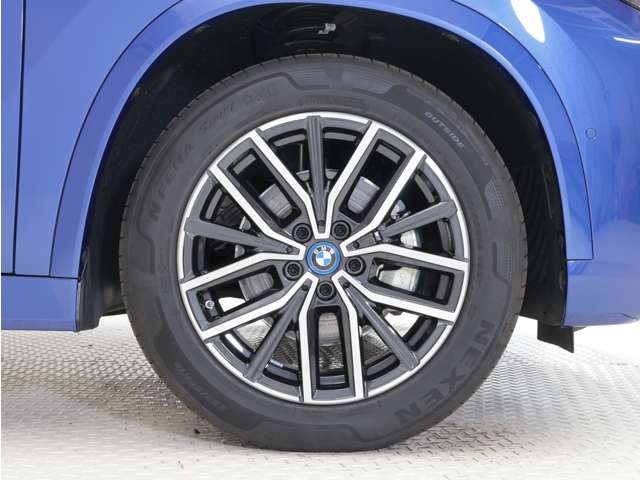 BMW iX1 10