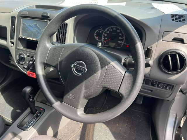 Nissan AD 5