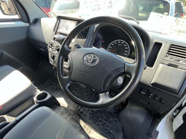 Toyota Light Ace Van 3