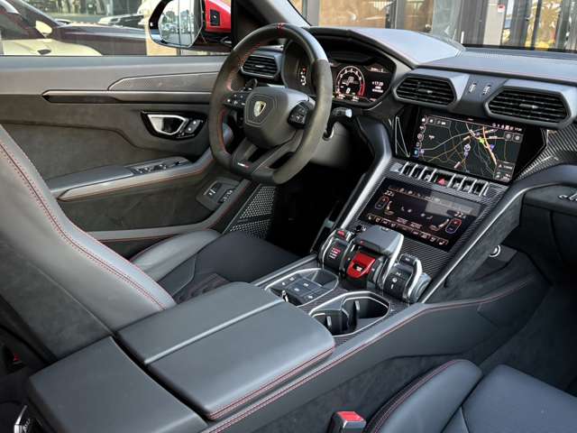 Lamborghini ウルス 3