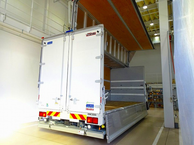 Isuzu Forward 11