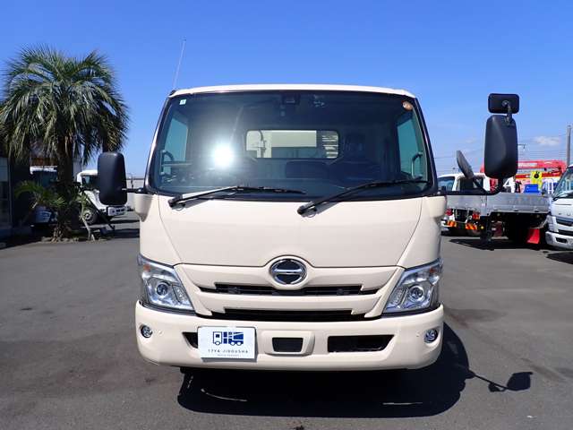 Hino Dutro 3