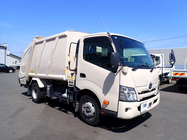 Hino Dutro 4
