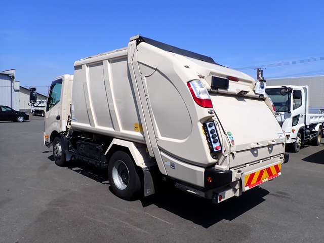 Hino Dutro 8