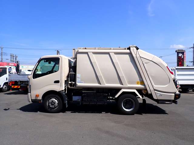 Hino Dutro 9