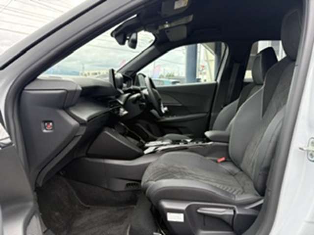 Peugeot SUV 2008 12