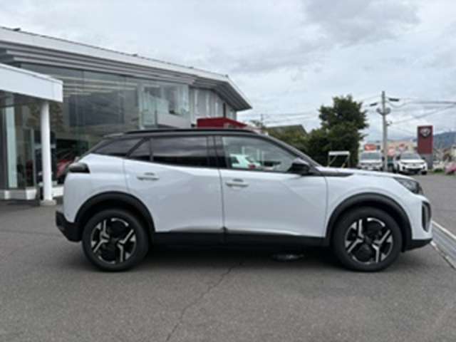 Peugeot SUV 2008 4