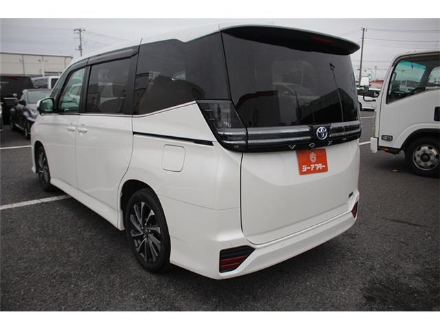 Toyota Voxy 12