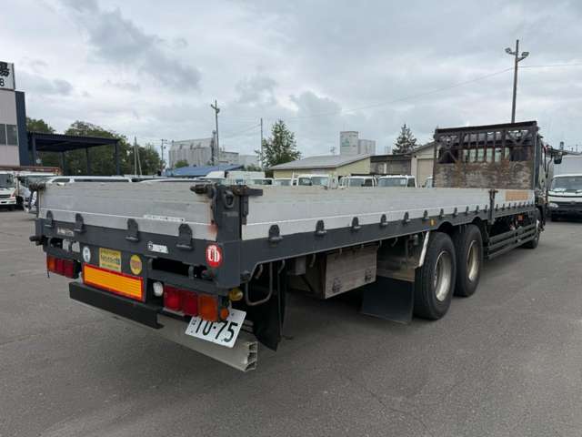 UD Trucks Quon 8