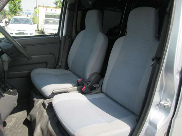 Daihatsu Hijet Cargo 11