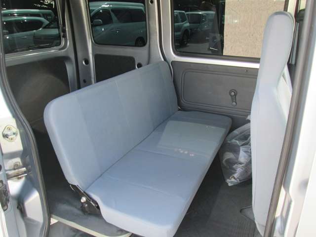 Daihatsu Hijet Cargo 12