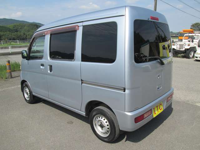 Daihatsu Hijet Cargo 5