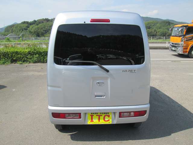 Daihatsu Hijet Cargo 6