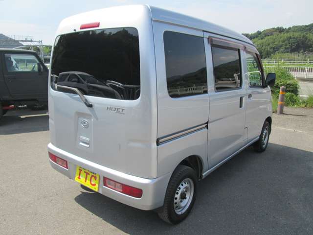 Daihatsu Hijet Cargo 7
