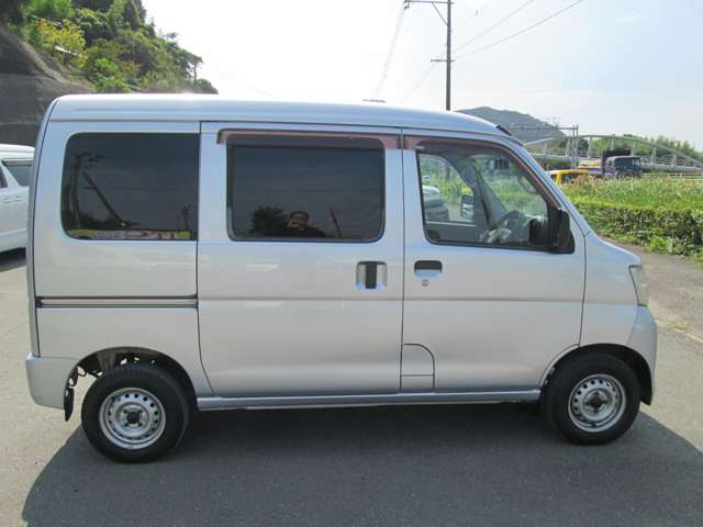 Daihatsu Hijet Cargo 8