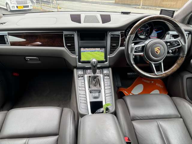 Porsche Macan 12