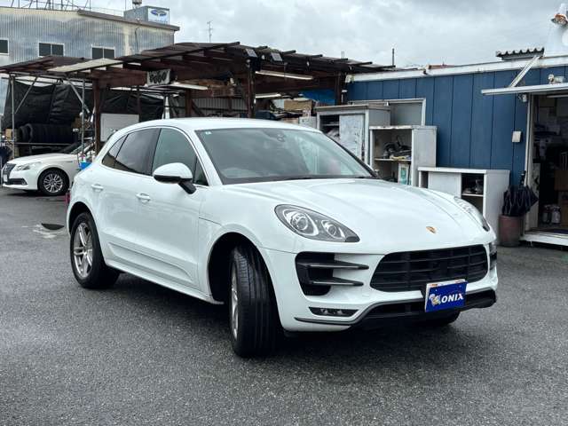 Porsche Macan 3