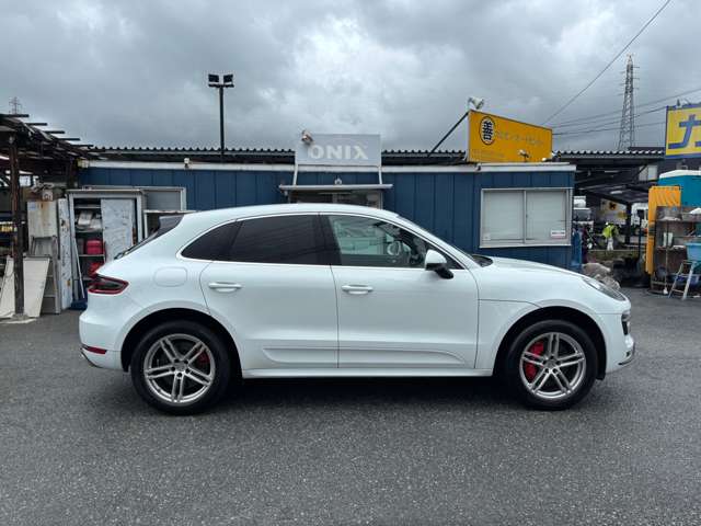 Porsche Macan 8