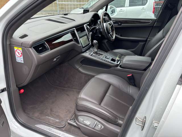 Porsche Macan 10