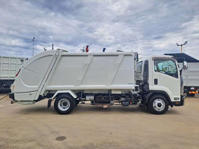 Isuzu Forward 5