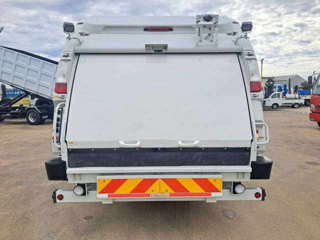 Isuzu Forward 8