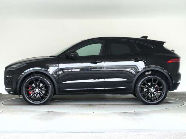 Jaguar E-Pace 11