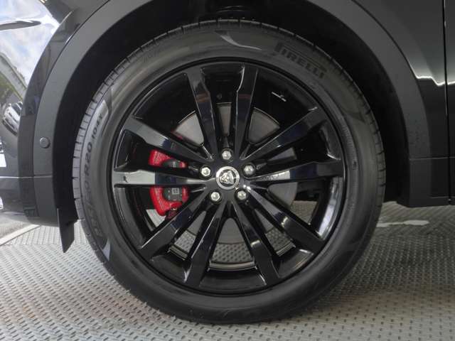 Jaguar E-Pace 12