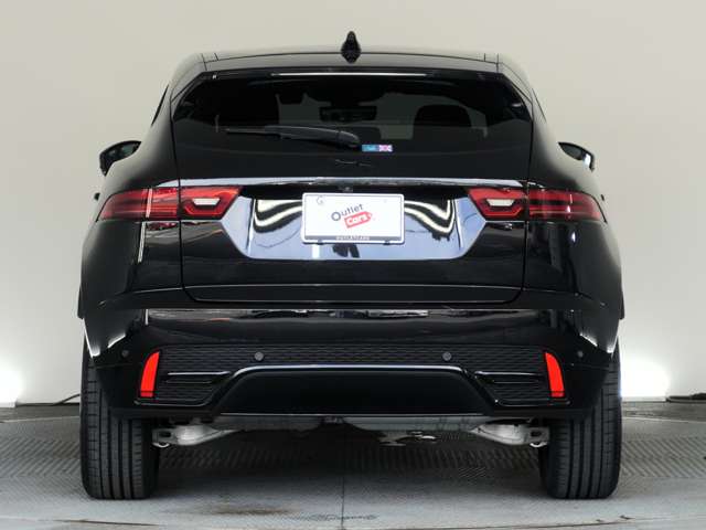 Jaguar E-Pace 9