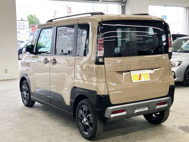 Mitsubishi Delica Mini 8