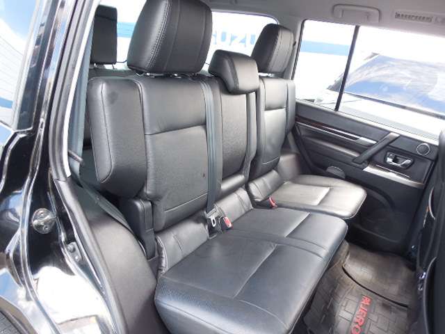 Mitsubishi Pajero 9
