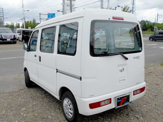 Daihatsu Hijet Cargo 12