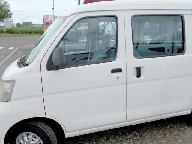 Daihatsu Hijet Cargo 6