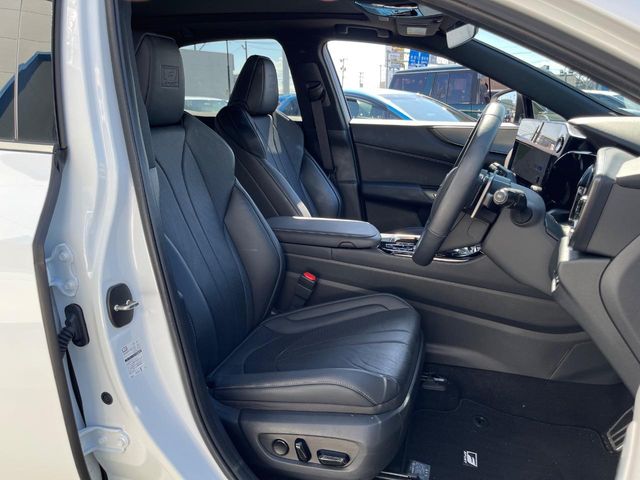 Lexus NX 8