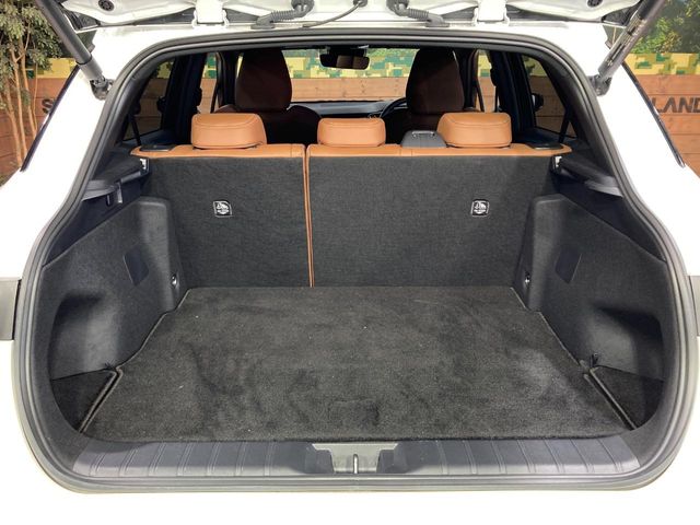 Lexus LBX 11