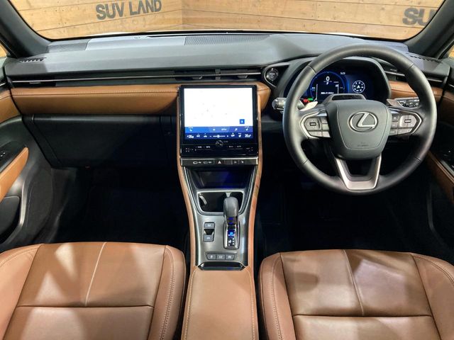 Lexus LBX 2