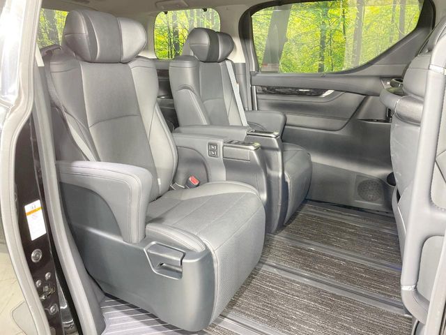 Toyota Alphard 9