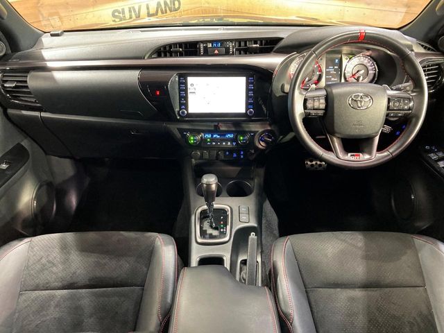 Toyota Hilux 2