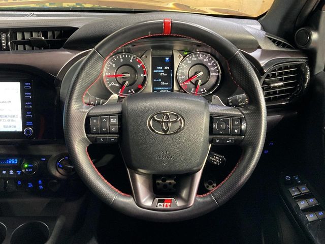 Toyota Hilux 8