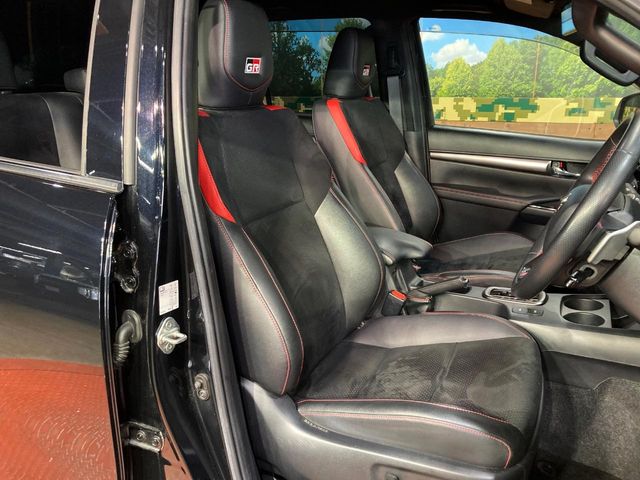 Toyota Hilux 9