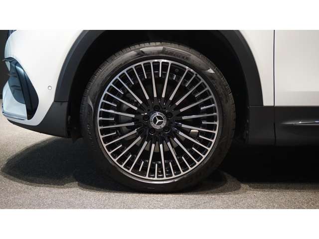 Mercedes-Benz EQB 12
