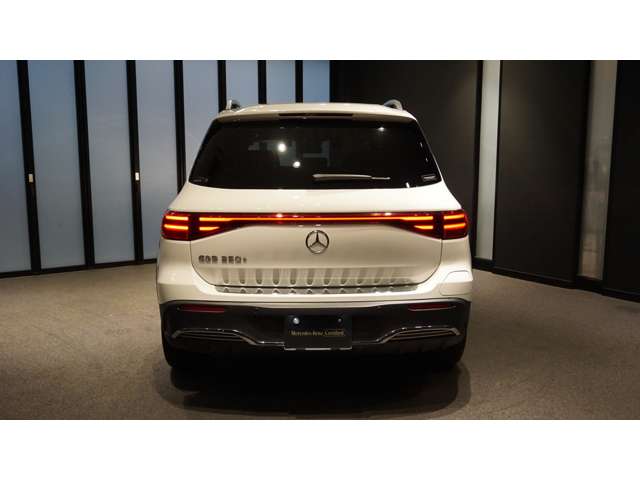 Mercedes-Benz EQB 9
