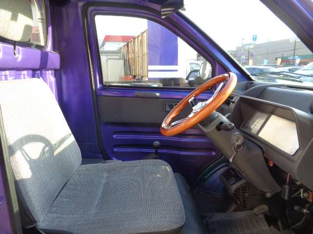 Daihatsu Midget II 11