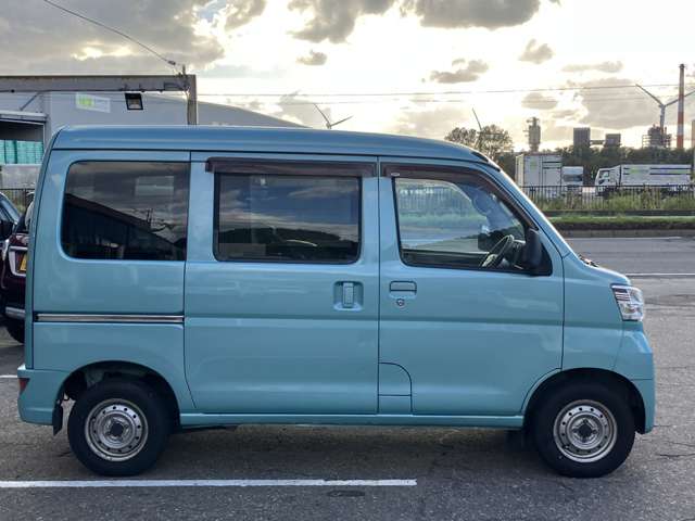 Daihatsu Hijet Cargo 4