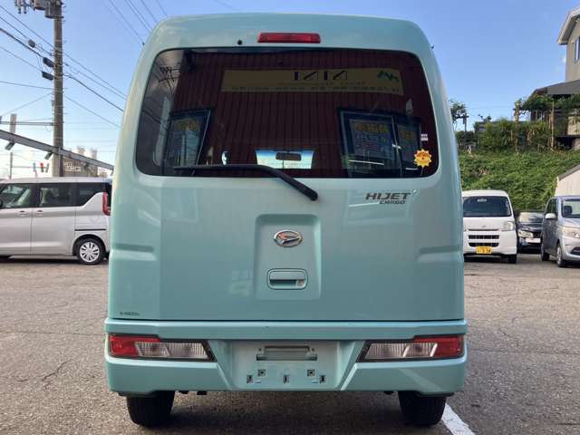 Daihatsu Hijet Cargo 7