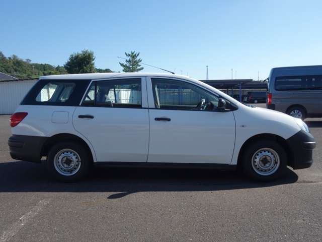 Nissan AD 4