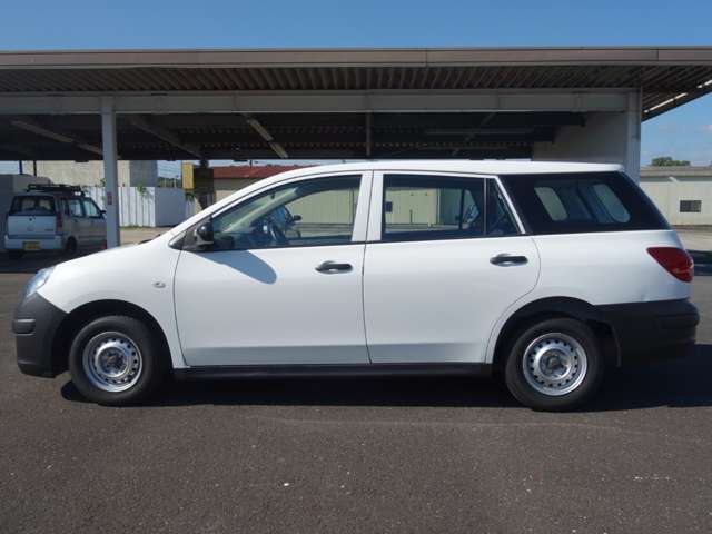 Nissan AD 5