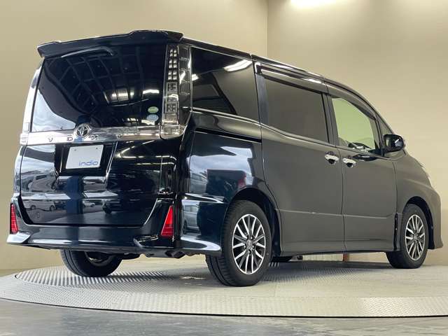 Toyota Voxy 10