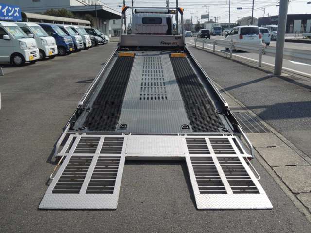 Mitsubishi Fuso Canter 9
