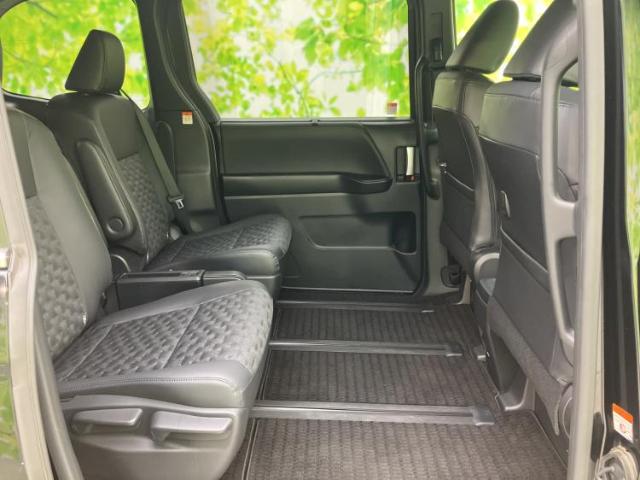 Toyota Voxy 7