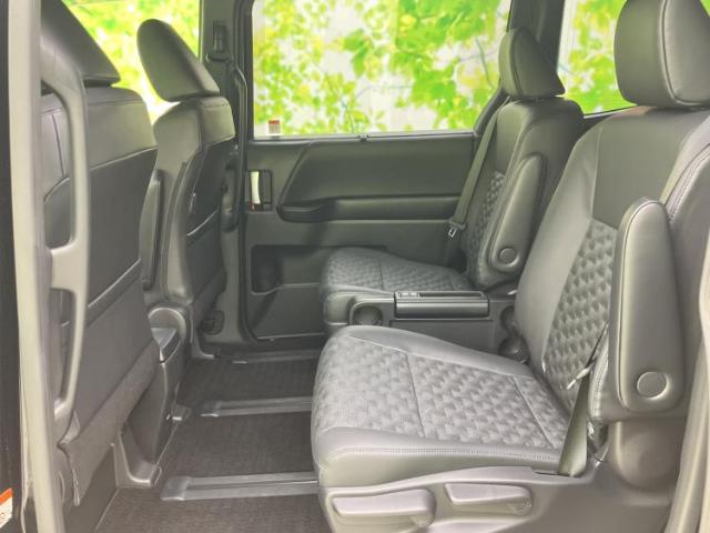 Toyota Voxy 10